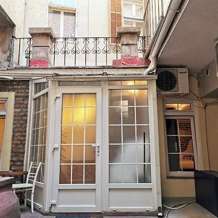Hidden Gem On Prime Location Appartement *